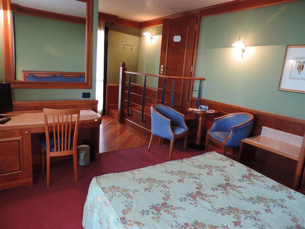 Arosio Hotel מראה חיצוני תמונה